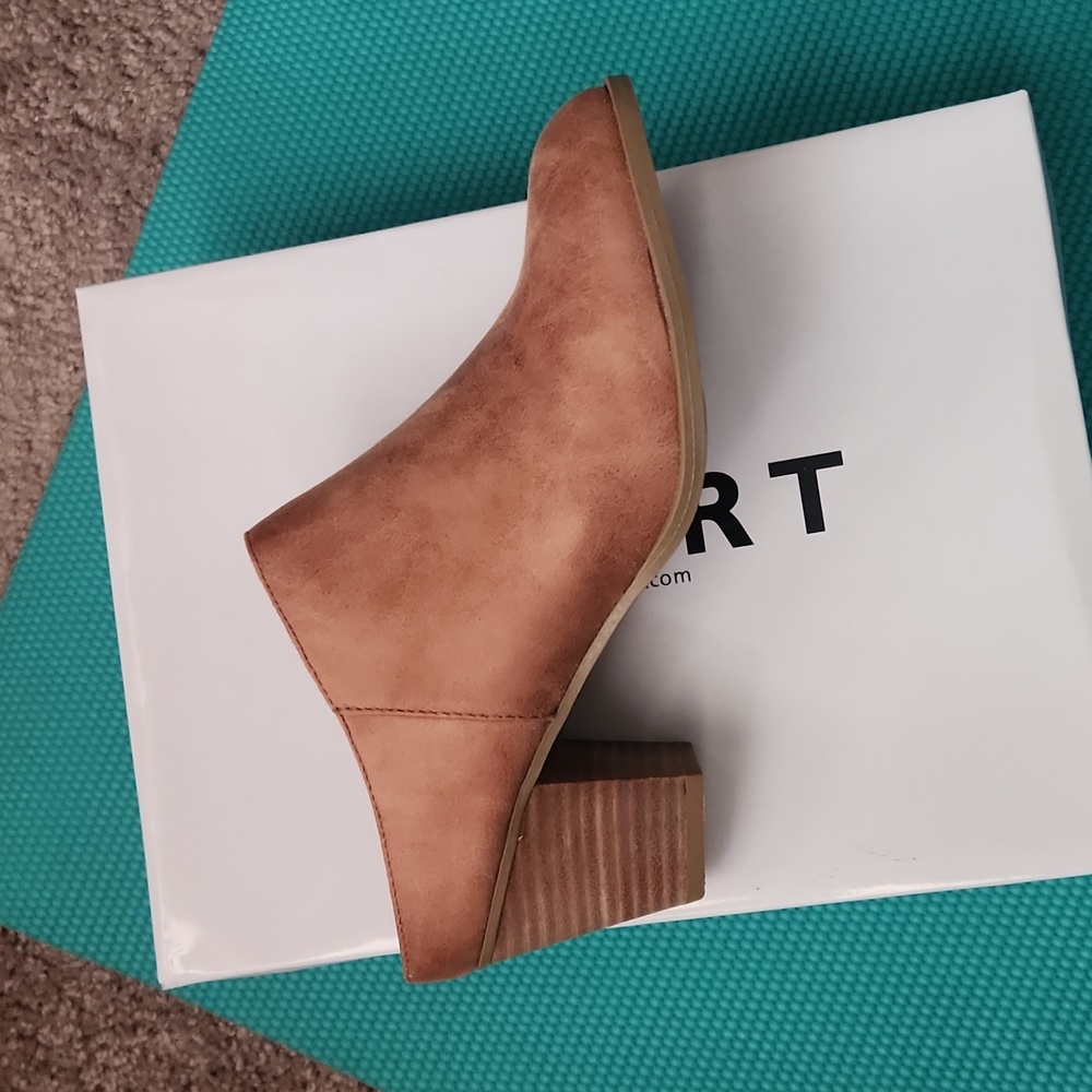 New in box suede tan mule shoes